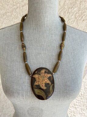 Vintage 70s Retro Floral Pendant Statement Necklace Neutral Beads & Brass Tone